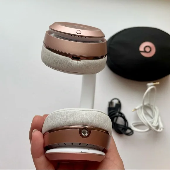Beats by Dr Dre - Solo 2 rose gold headphones - Picture 4 of 7